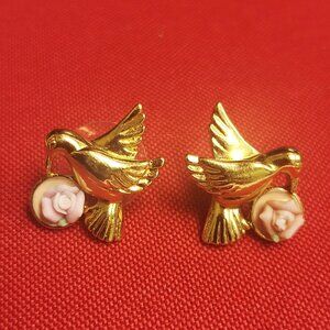 Vintage Avon Gold Tone Hummingbird Stud Earrings Pink Ceramic Roses